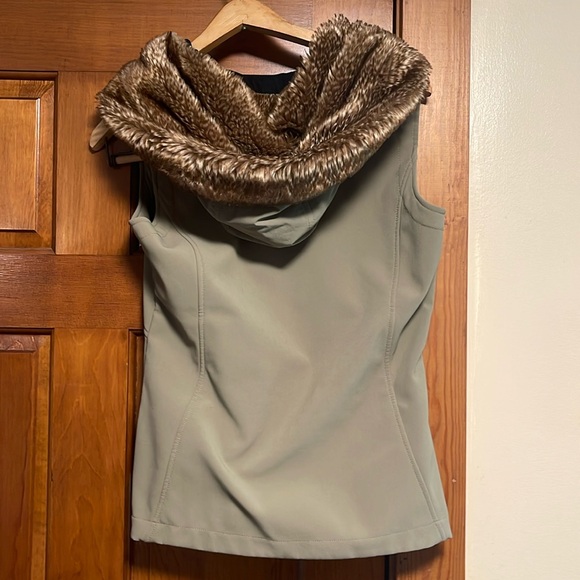 Marmot Vest - Picture 2 of 3